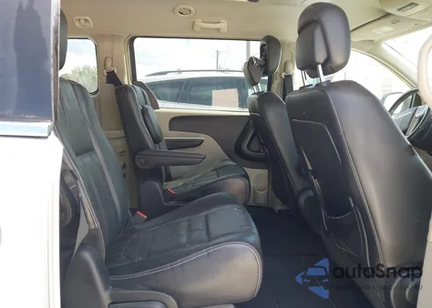 2013 Chrysler Town & Country Touring z USA, uszkodzony, nr VIN 2C4RC1BG2DR629656